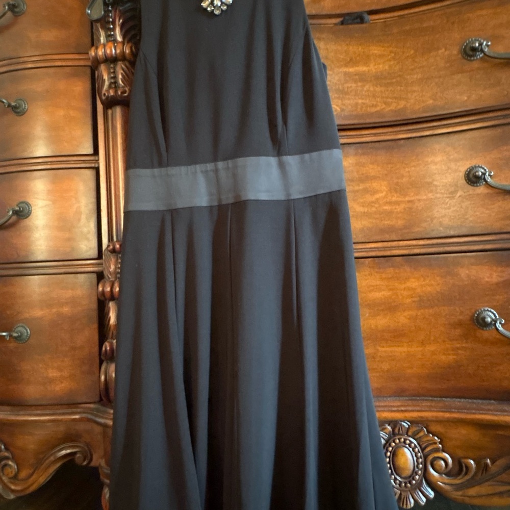 Elegant Black Sleeveless Dress